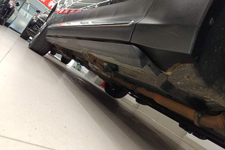 Used Hongqi HS7 2022 2.0T DCT Two-Wheel Drive Smart Connect Flagship Edition 7 Seats Right Side Sill