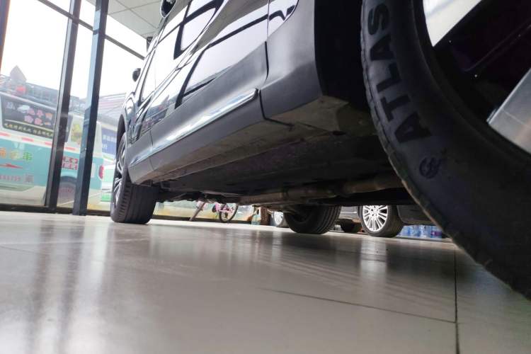 Used Hongqi HS7 2022 2.0T DCT Two-Wheel Drive Smart Connect Flagship Edition Seven Seats Right Side Sill