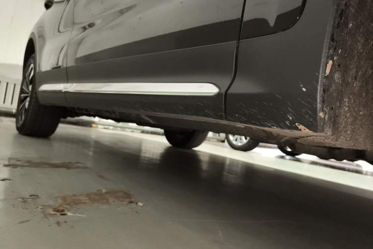 Used Hongqi HS7 2022 3.0T Automatic All-Wheel Drive ZhiLian Flagship Edition Five Seats Right Side Sill