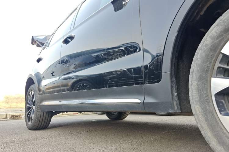Used Hongqi HS7 2022 3.0T Automatic All-Wheel Drive ZhiLian Flagship Edition Five Seats Right Side Sill