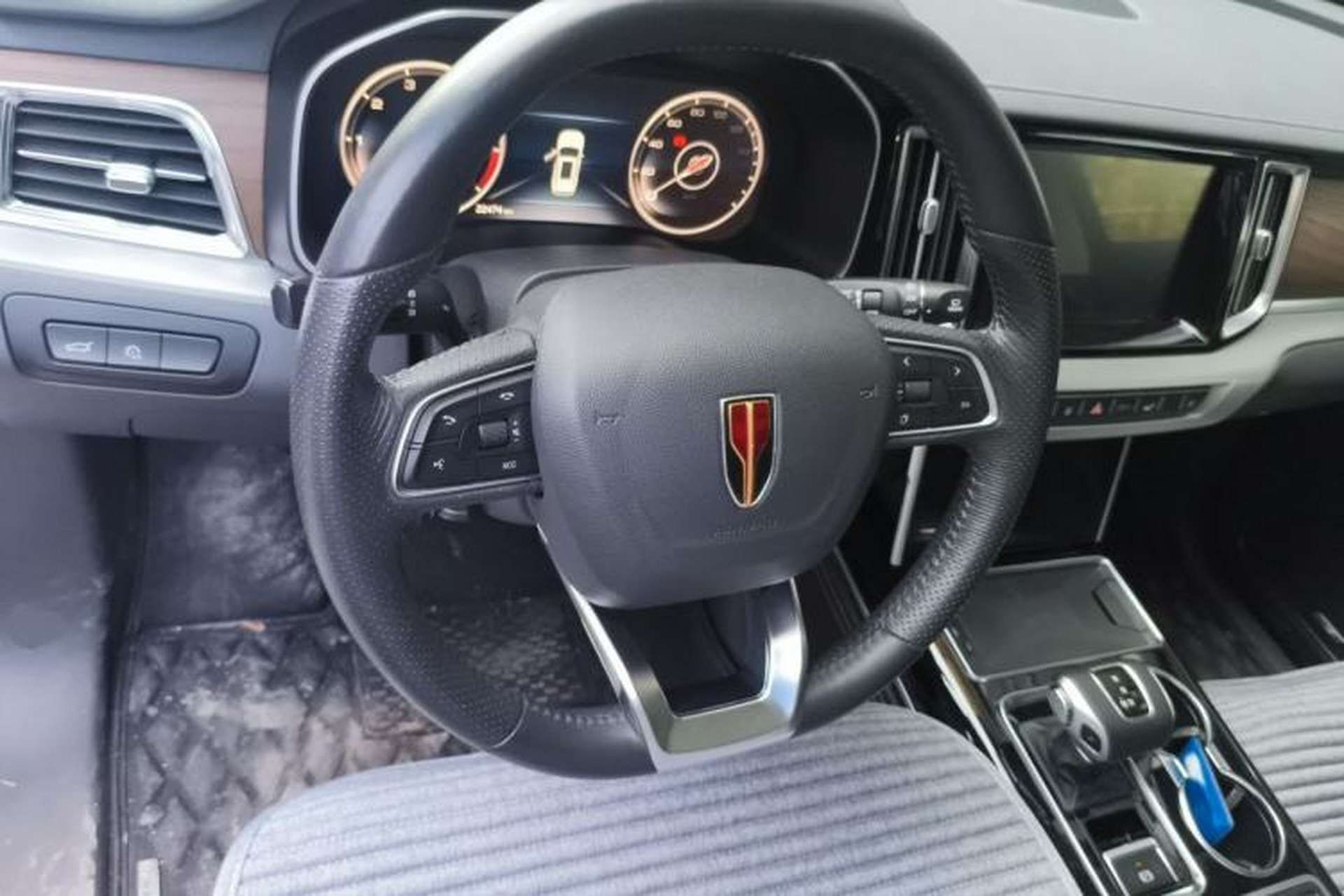 Used Hongqi HS7 2022 2.0T DCT Two-Wheel Drive Smart Connect Flagship Edition Seven Seats Steering Wheel
