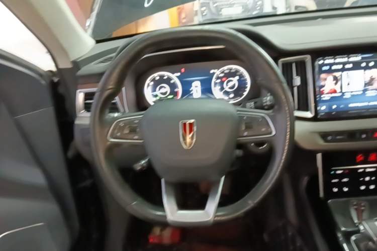Used Hongqi HS7 2022 2.0T DCT Two-Wheel Drive Smart Connect Flagship Edition 7 Seats Steering Wheel