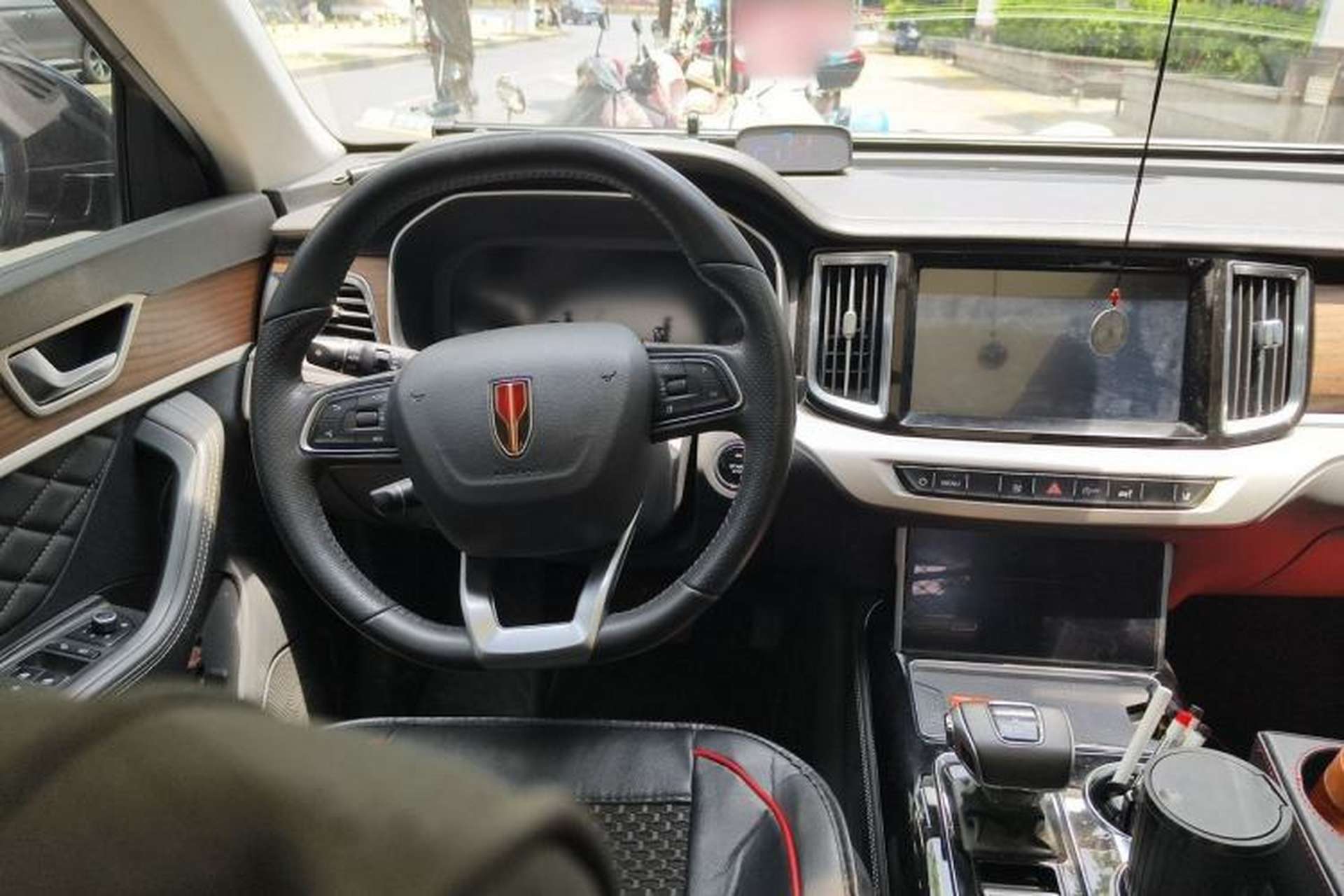 Used Hongqi HS7 2022 2.0T DCT Two-Wheel Drive Smart Connect Flagship Edition Five Seats Steering Wheel