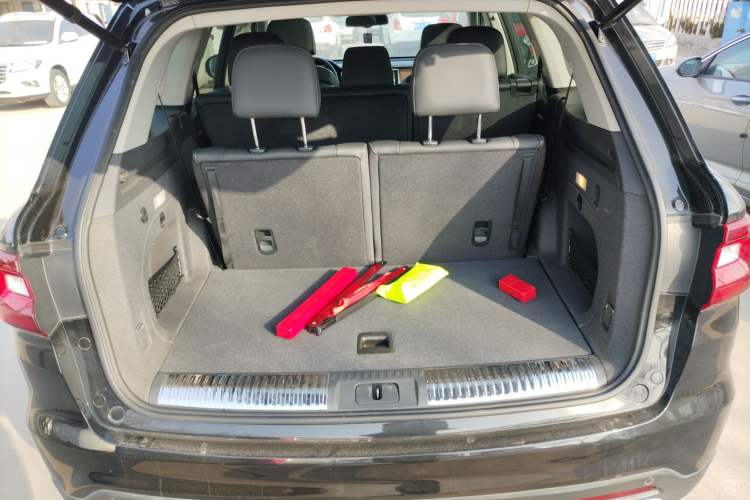 Used Hongqi HS7 2022 2.0T DCT Two-Wheel Drive Smart Connect Flagship Edition Seven Seats Trunk