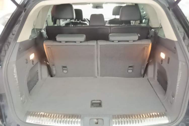 Used Hongqi HS7 2022 2.0T DCT Two-Wheel Drive Smart Connect Flagship Edition 7 Seats Trunk