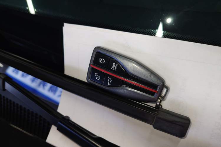 Used Hongqi HS7 2022 3.0T Automatic All-Wheel Drive ZhiLian Flagship Edition Five Seats Vehicle Key