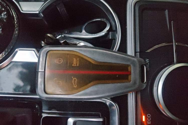 Used Hongqi HS7 2022 2.0T DCT Two-Wheel Drive Smart Connect Flagship Edition Five Seats Vehicle Key
