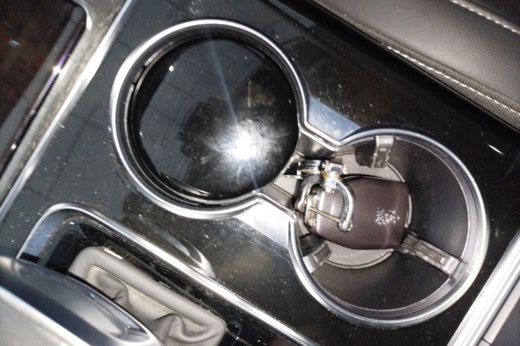 Used Hongqi HS7 2022 2.0T DCT Two-Wheel Drive Smart Connect Flagship Edition Seven Seats Vehicle Key