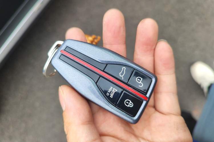 Used Hongqi HS7 2022 2.0T DCT Two-Wheel Drive Smart Connect Flagship Edition Seven Seats Vehicle Key