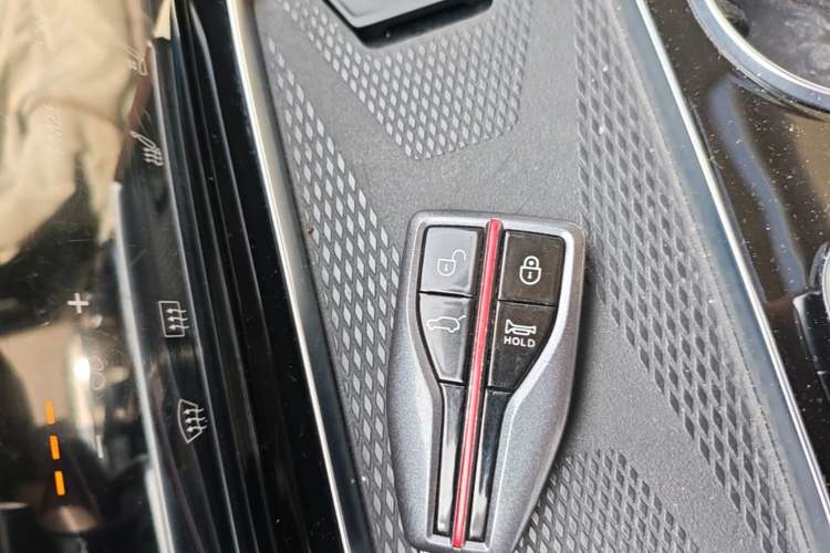 Used Hongqi HS7 2022 3.0T Automatic All-Wheel Drive ZhiLian Flagship Edition Five Seats Vehicle Key