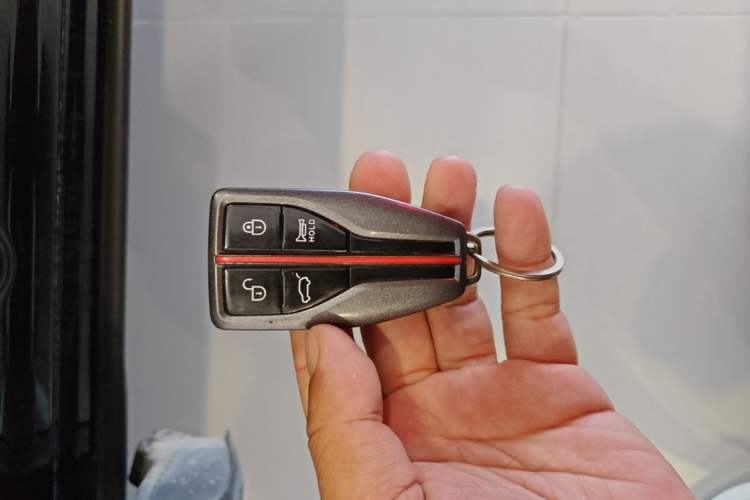 Used Hongqi HS7 2022 3.0T Automatic All-Wheel Drive ZhiLian Flagship Edition Five Seats Vehicle Key
