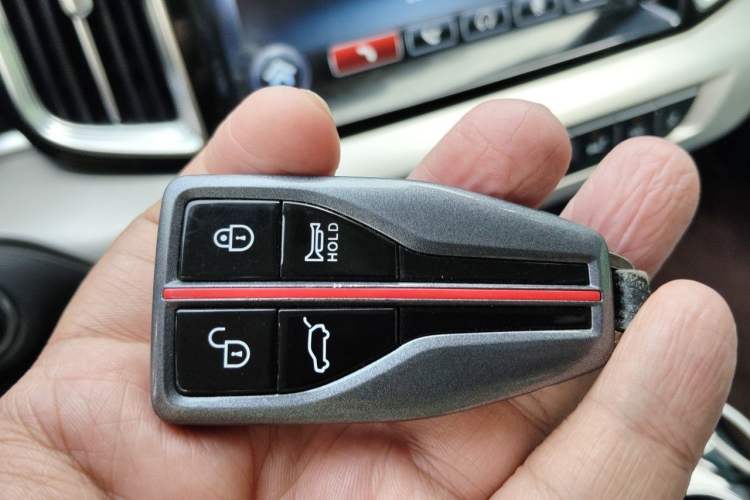 Used Hongqi HS7 2022 2.0T DCT Two-Wheel Drive Smart Connect Flagship Edition 7 Seats Vehicle Key