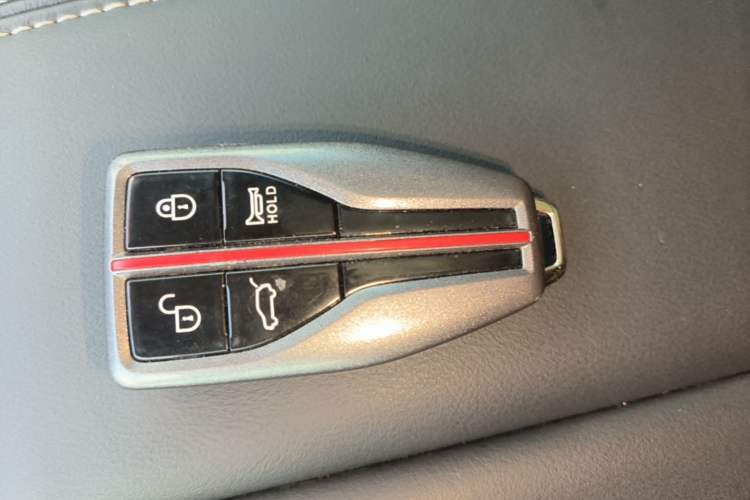 Used Hongqi HS7 2022 3.0T Automatic All-Wheel Drive ZhiLian Flagship Edition Five Seats Vehicle Key