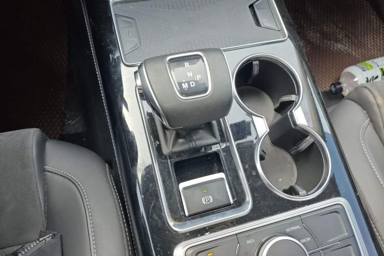 Used Hongqi HS7 2022 3.0T Automatic All-Wheel Drive ZhiLian Flagship Edition Five Seats Gear Lever