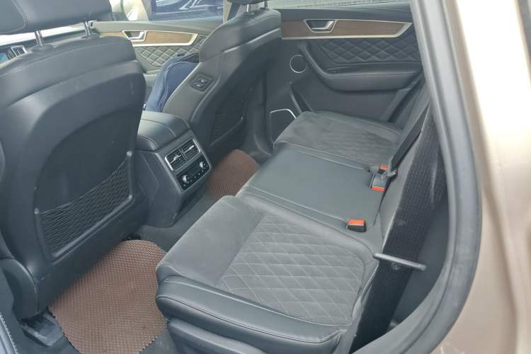 Used Hongqi HS7 2022 3.0T Automatic All-Wheel Drive ZhiLian Flagship Edition Five Seats Interior 4