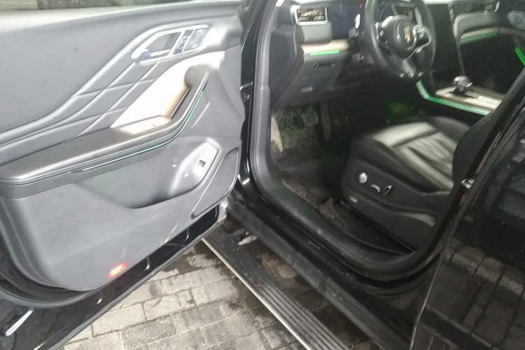 Used Hongqi HS7 2023 2.0T Automatic All-Wheel Drive Flagship Edition Six Seats Driver Seat