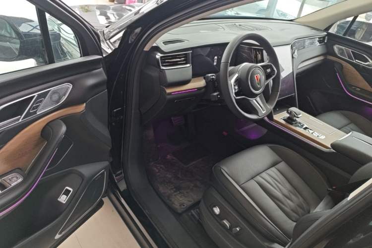 Used Hongqi HS7 2023 2.0T Automatic All-Wheel Drive Flagship Edition Six Seats Driver Seat