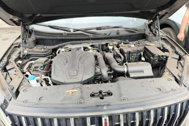 Used Hongqi HS7 2023 2.0T Automatic All-Wheel Drive Flagship Edition Six Seats Engine Bay