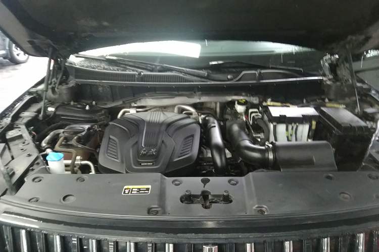 Used Hongqi HS7 2023 2.0T Automatic All-Wheel Drive Flagship Edition Six Seats Engine Bay
