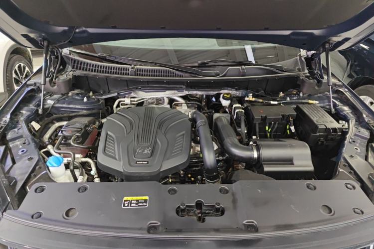 Used Hongqi HS7 2023 2.0T Automatic All-Wheel-Drive Flagship Edition Six Seats Engine Bay