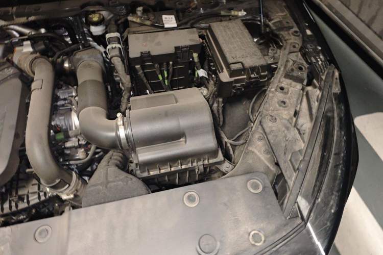 Used Hongqi HS7 2023 2.0T Automatic All-Wheel Drive Flagship Edition 7 Seats Engine Bay Left