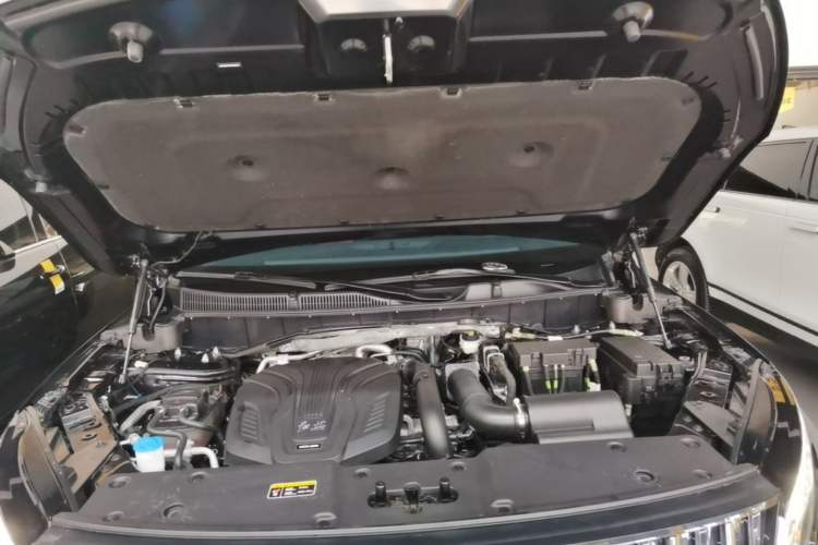 Used Hongqi HS7 2023 2.0T Automatic All-Wheel Drive Flagship Edition Six Seats Engine Bay