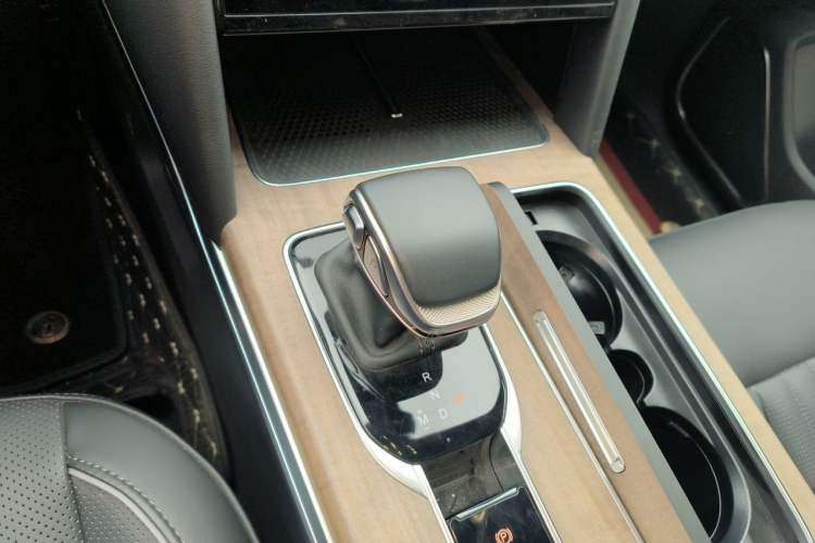 Used Hongqi HS7 2023 2.0T Automatic All-Wheel Drive Flagship Edition Six Seats Gear Lever