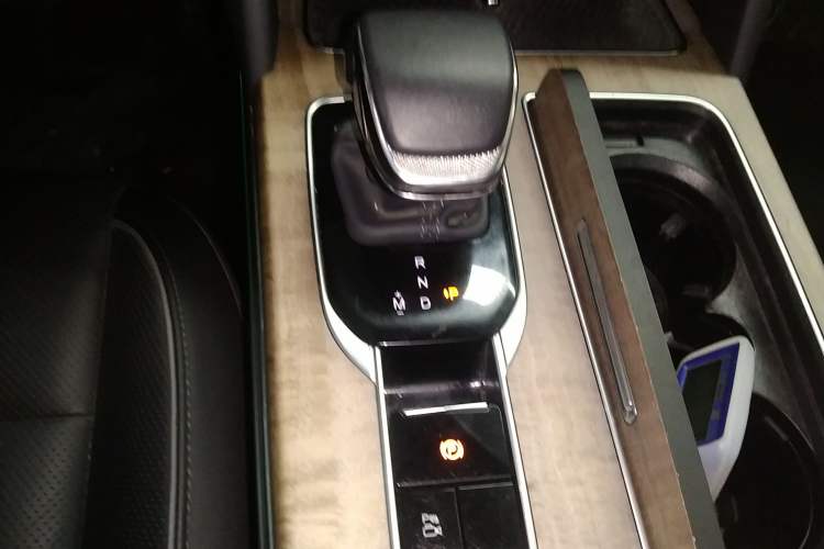 Used Hongqi HS7 2023 2.0T Automatic All-Wheel Drive Flagship Edition Six Seats Gear Lever