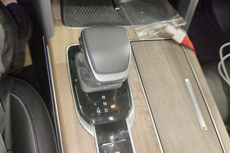 Used Hongqi HS7 2023 2.0T Automatic All-Wheel Drive Flagship Edition Six Seats Gear Lever