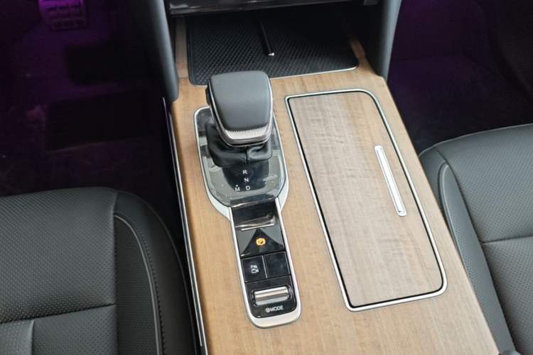 Used Hongqi HS7 2023 2.0T Automatic All-Wheel Drive Flagship Edition Six Seats Gear Lever