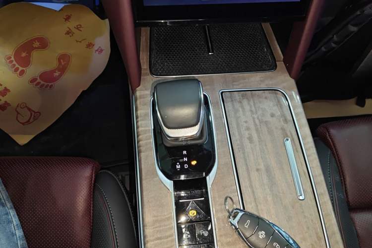 Used Hongqi HS7 2023 2.0T Automatic All-Wheel-Drive Flagship Edition Six Seats Gear Lever