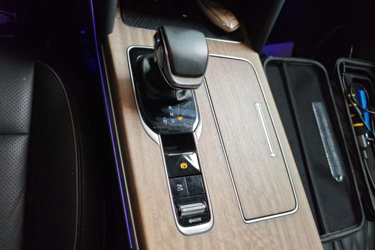 Used Hongqi HS7 2023 2.0T Automatic All-Wheel Drive Flagship Edition 7 Seats Gear Lever