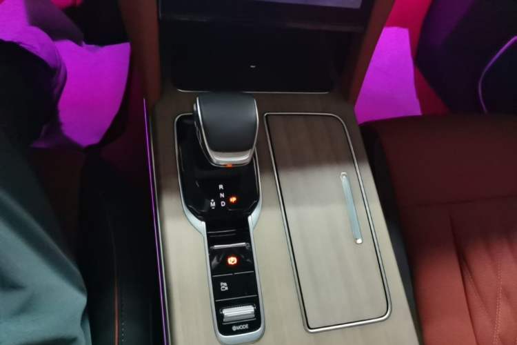 Used Hongqi HS7 2023 2.0T Automatic All-Wheel Drive Flagship Edition Six Seats Gear Lever