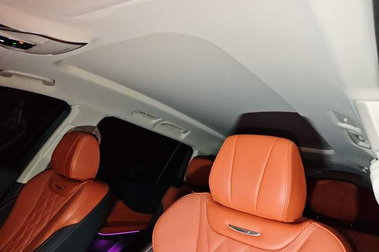 Used Hongqi HS7 2023 2.0T Automatic All-Wheel Drive Flagship Edition Six Seats Headliner