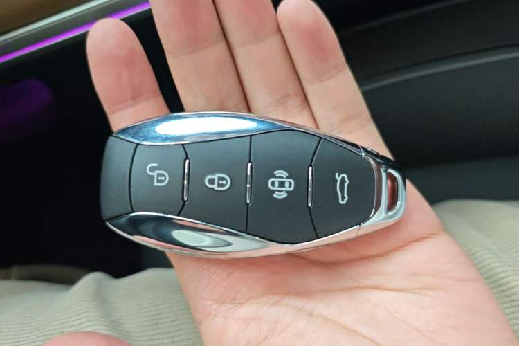Used Hongqi HS7 2023 2.0T Automatic All-Wheel Drive Flagship Edition Six Seats Interior 1