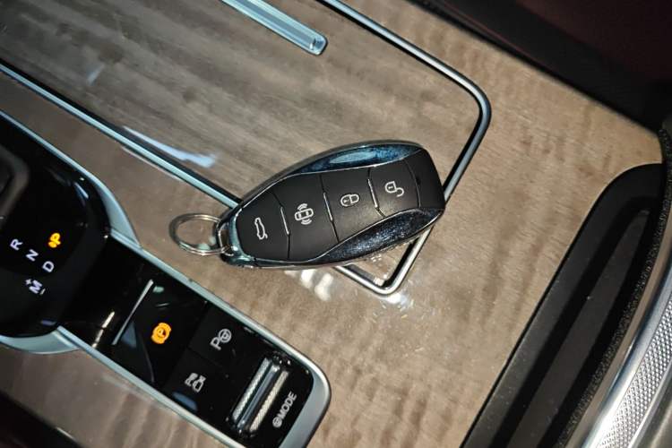 Used Hongqi HS7 2023 2.0T Automatic All-Wheel-Drive Flagship Edition Six Seats Interior 1