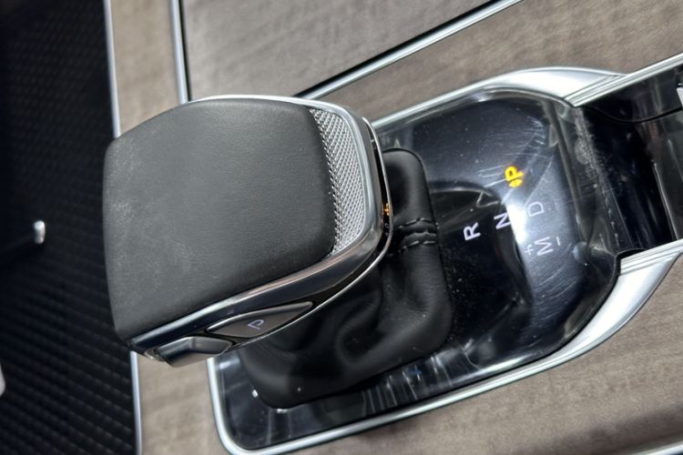 Used Hongqi HS7 2023 2.0T Automatic All-Wheel Drive Flagship Edition Six Seats Interior 1