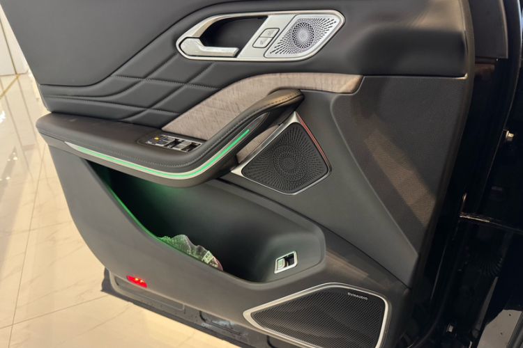 Used Hongqi HS7 2023 2.0T Automatic All-Wheel Drive Flagship Edition Six Seats Interior 10