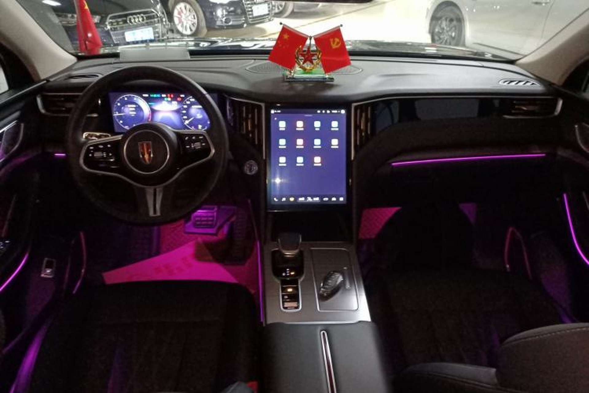 Used Hongqi HS7 2023 2.0T Automatic Two-Wheel Drive Flagship Edition Six Seats Interior 2