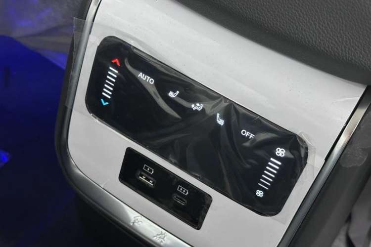 Used Hongqi HS7 2023 2.0T Automatic All-Wheel Drive Flagship Edition Six Seats Interior 5
