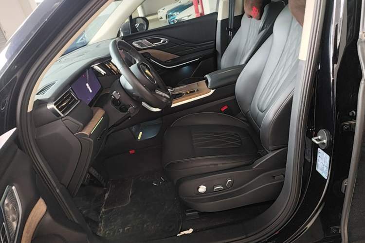 Used Hongqi HS7 2023 2.0T Automatic All-Wheel Drive Flagship Edition Six Seats Left Front Seat