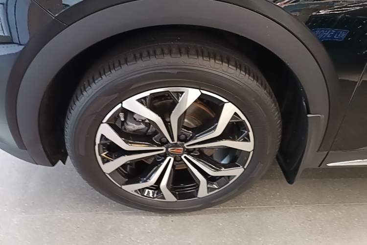 Used Hongqi HS7 2023 2.0T Automatic All-Wheel Drive Flagship Edition Six Seats Left Front Wheel Hub