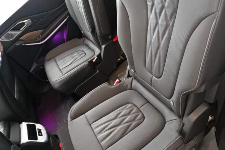 Used Hongqi HS7 2023 2.0T Automatic All-Wheel Drive Flagship Edition Six Seats Left Rear Seat