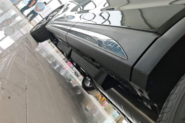 Used Hongqi HS7 2023 2.0T Automatic All-Wheel Drive Flagship Edition Six Seats Left Side Sill