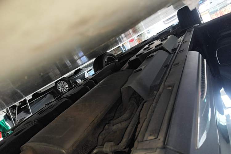 Used Hongqi HS7 2023 2.0T Automatic All-Wheel Drive Flagship Edition Six Seats Left Side Sill