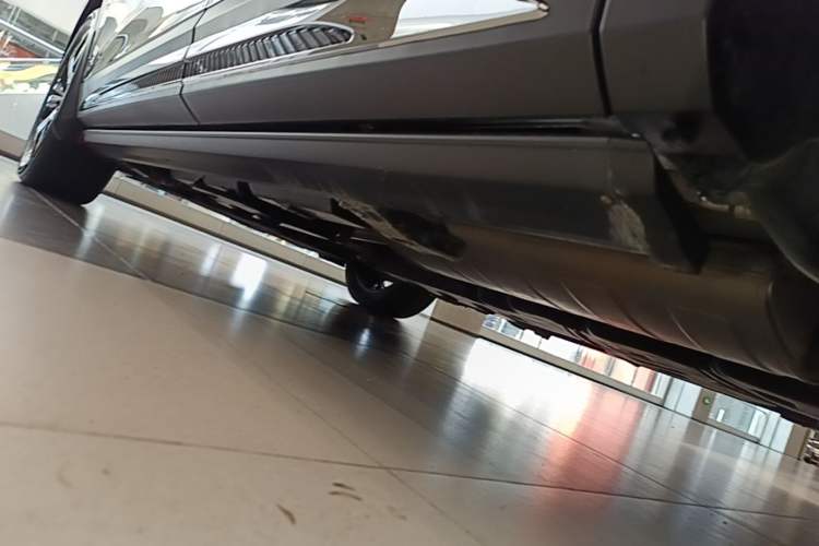 Used Hongqi HS7 2023 2.0T Automatic All-Wheel Drive Flagship Edition Six Seats Left Side Sill