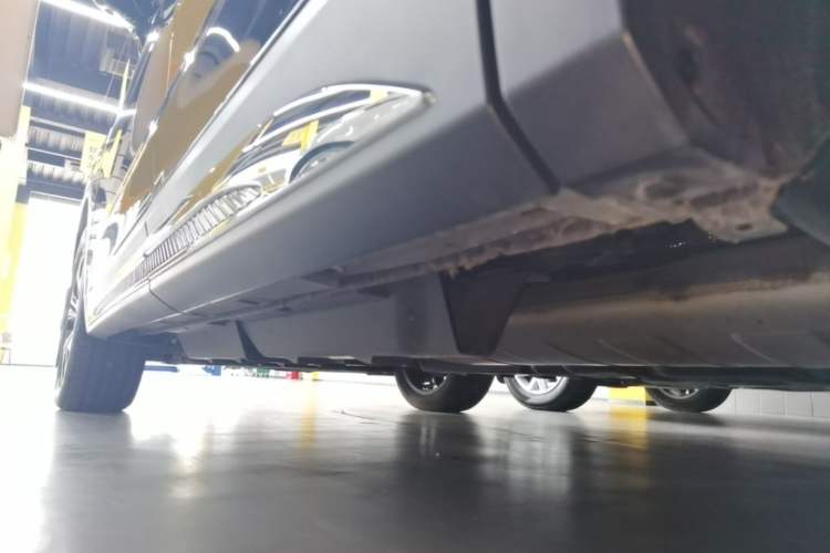 Used Hongqi HS7 2023 2.0T Automatic All-Wheel Drive Flagship Edition Six Seats Left Side Sill