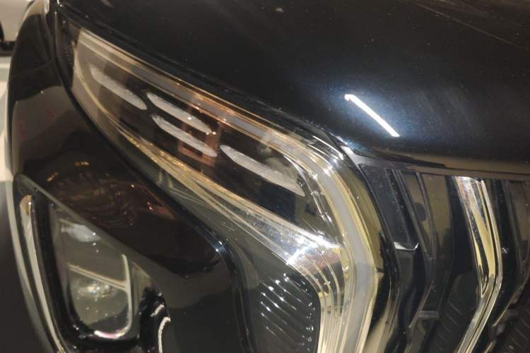 Used Hongqi HS7 2023 2.0T Automatic All-Wheel Drive Flagship Edition 7 Seats Right Front Headlight