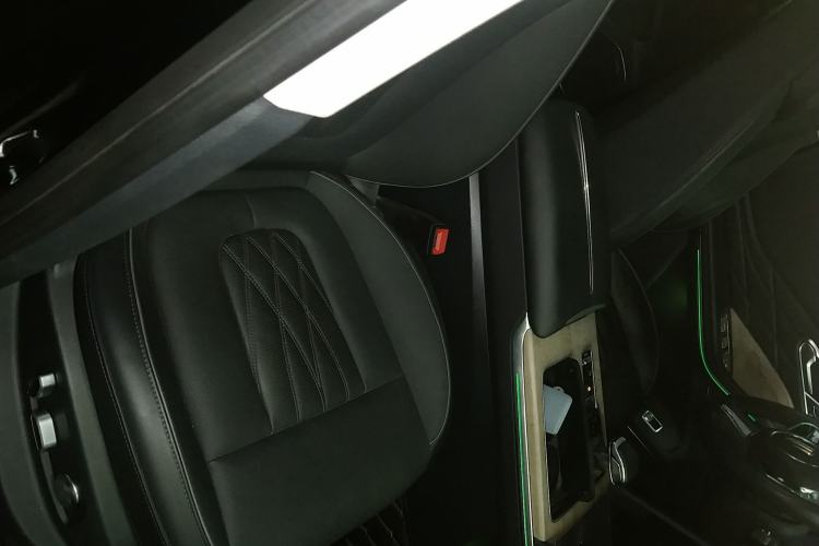 Used Hongqi HS7 2023 2.0T Automatic All-Wheel Drive Flagship Edition Six Seats Right Front Seat