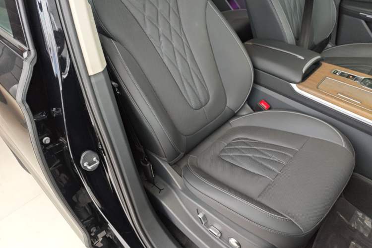 Used Hongqi HS7 2023 2.0T Automatic All-Wheel Drive Flagship Edition Six Seats Right Front Seat